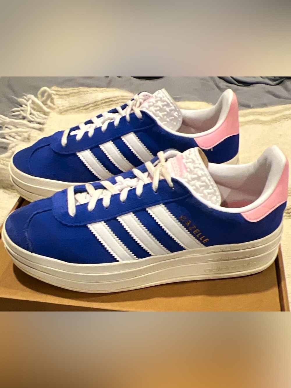 Adidas Gazelle Sneakers - Blue w/ Pink Heel-Women’s Sz. 8 - Excellent Condition
